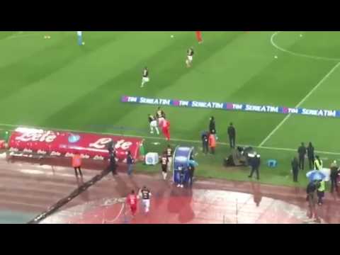 Fischi per Higuain al San Paolo - Video