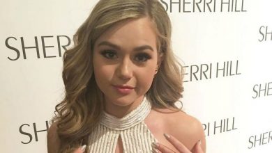 Photo of Brec Bassinger, stilista di scarpe per beneficenza