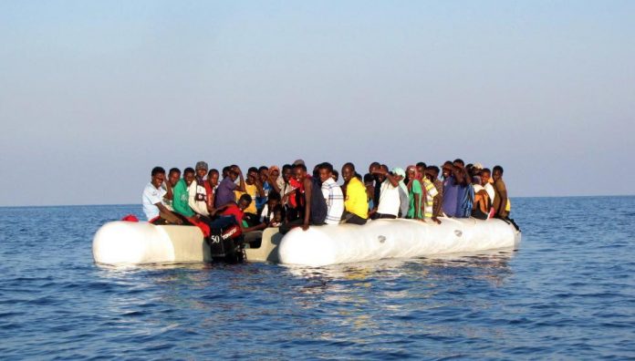 migranti Libia gommone affonda 113 dispersi