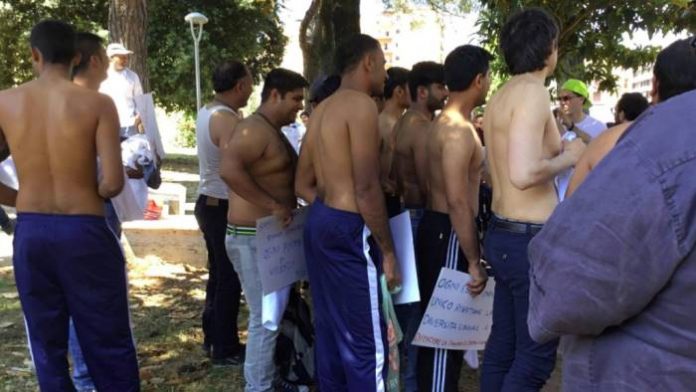 Ragazzo torso nudo Avellino