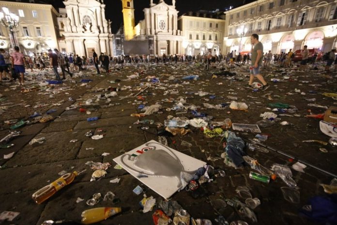 Torino, allarme bomba in Piazza San Carlo