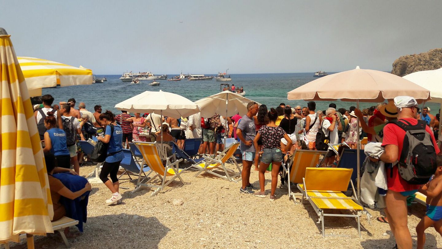 incendio calampiso evacuazione Sicilia Roghi Fiamme Trapani