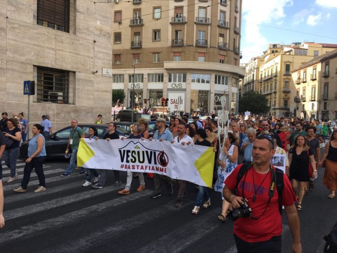 vesuvio-basta-fiamme
