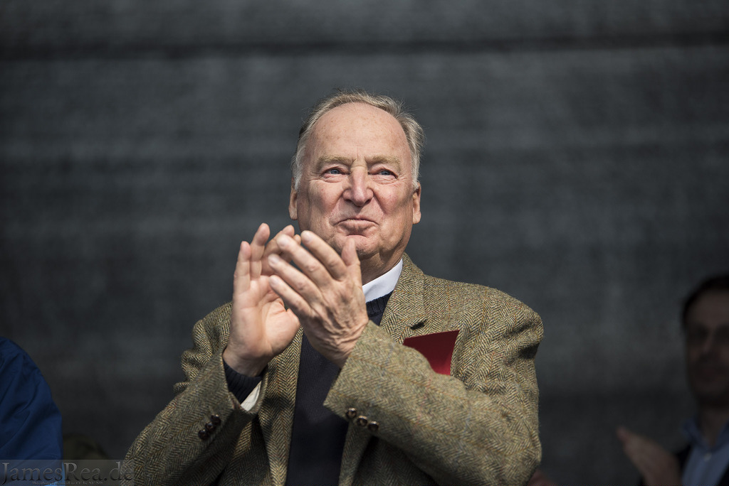 22953330165_a1dd65c486_b_Alexander-Gauland