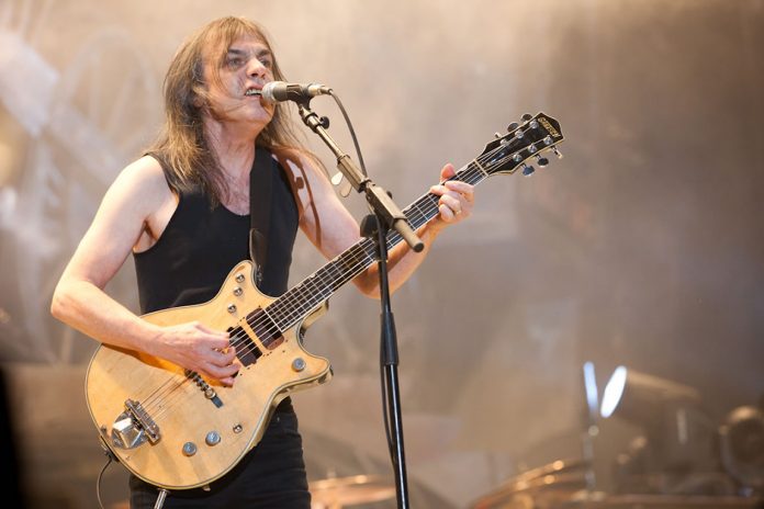 Addio a Malcolm Young, fondatore degli AC/DC