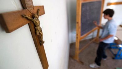 Photo of Palermo: Vietato pregare a scuola