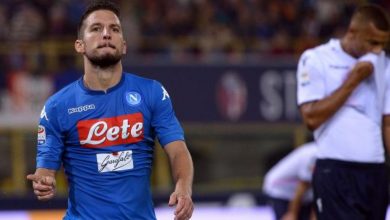 Photo of Dries Mertens porta pizze ai clochard di Napoli