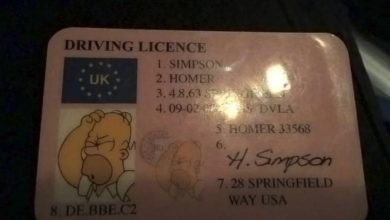 Photo of Guida con la patente di Homer Simpson in Inghilterra