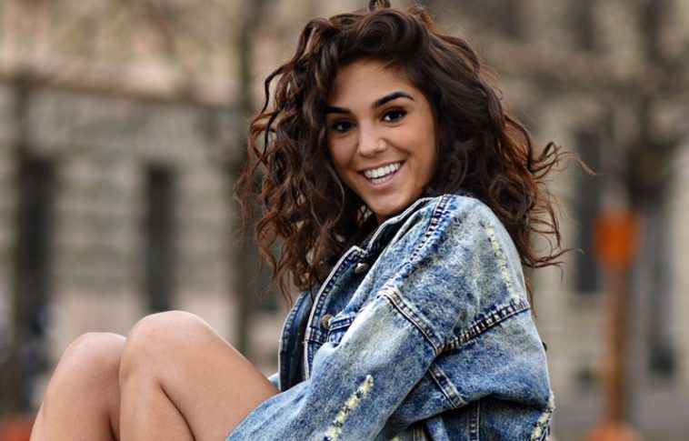 Chi è Chiara Carcano? Wiki, Foto e Biografia della Postina ...