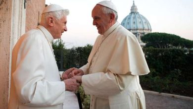 Photo of Benedetto XVI difende Papa Francesco in una lettera