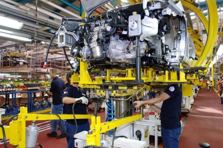 Industria, il fatturato torna a crescere mentre scendono ancora gli ordinativi Industria, il fatturato torna a crescere mentre scendono ancora gli ordinativi