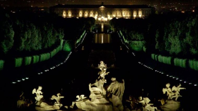 Reggia di Caserta aperta di sera
