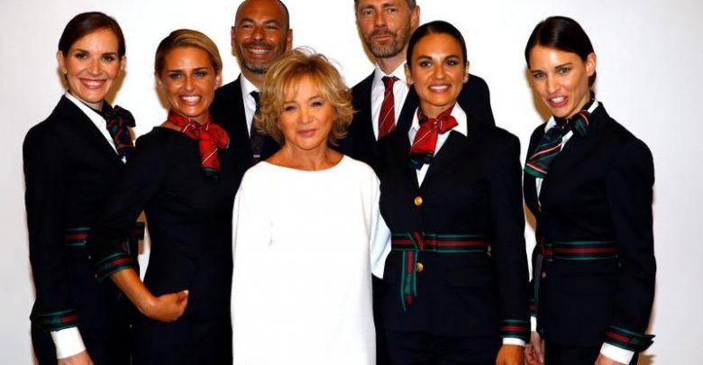 Alberta Ferretti Per Alitalia Le Nuove Divise Sobrie Ed Eleganti