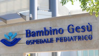 Photo of Bambina di 3 anni picchiata dal compagno della madre a Roma: è grave