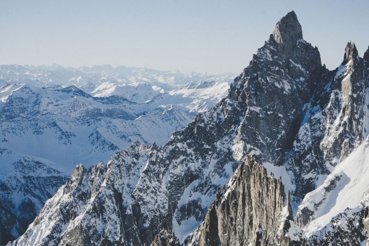 Incidenti in Montagna: precipita cordata sul Monte Bianco, morti 3 alpinisti Incidenti in Montagna: precipita cordata sul Monte Bianco, morti 3 alpinisti