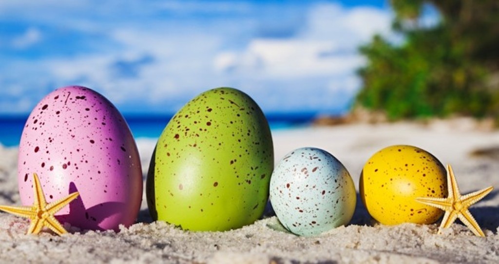 яйцо в море. пасха пляж. пасха море. яйца море пасха. яйцо в море.
