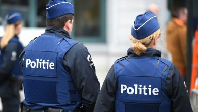 Photo of Bruxelles, accoltella poliziotto al grido di “Allah Akbar”