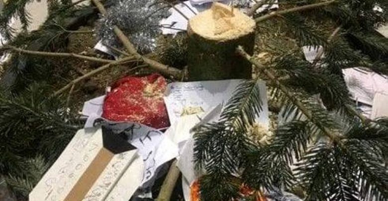 Albero Di Natale Napoli.Albero Di Natale Nella Galleria Umberto A Napoli Rubato Oggi Foto