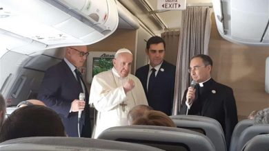 Photo of Papa Francesco in volo verso Panama: “A novembre andrò in Giappone, spero in Iraq”