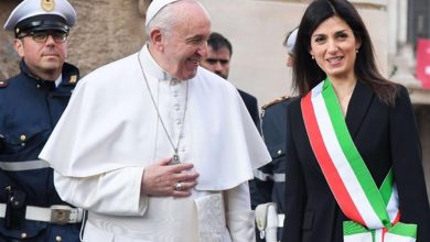 Photo of Papa Francesco in Campidoglio: “Roma città dei ponti, mai dei muri!”