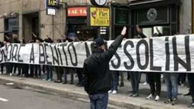 Photo of Striscione Ultras Lazio a Milano: ”Onore a Benito Mussolini” (Foto e Video)