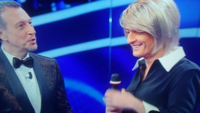 Photo of Fiorello travestito da Maria De Filippi a Sanremo 2020 (FOTO)