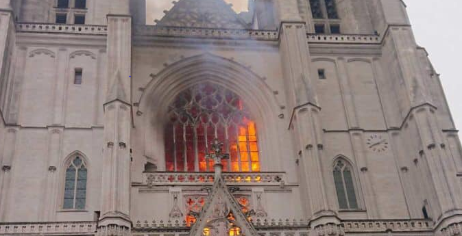 incendio_cattedrale_nantes