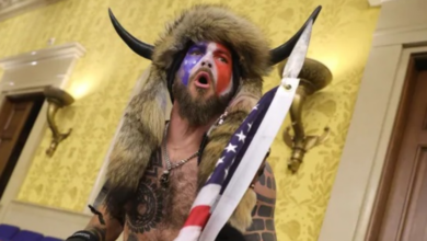 Photo of Chi è Jack Angeli, lo “sciamano” che ha condotto l’assalto a Capitol Hill